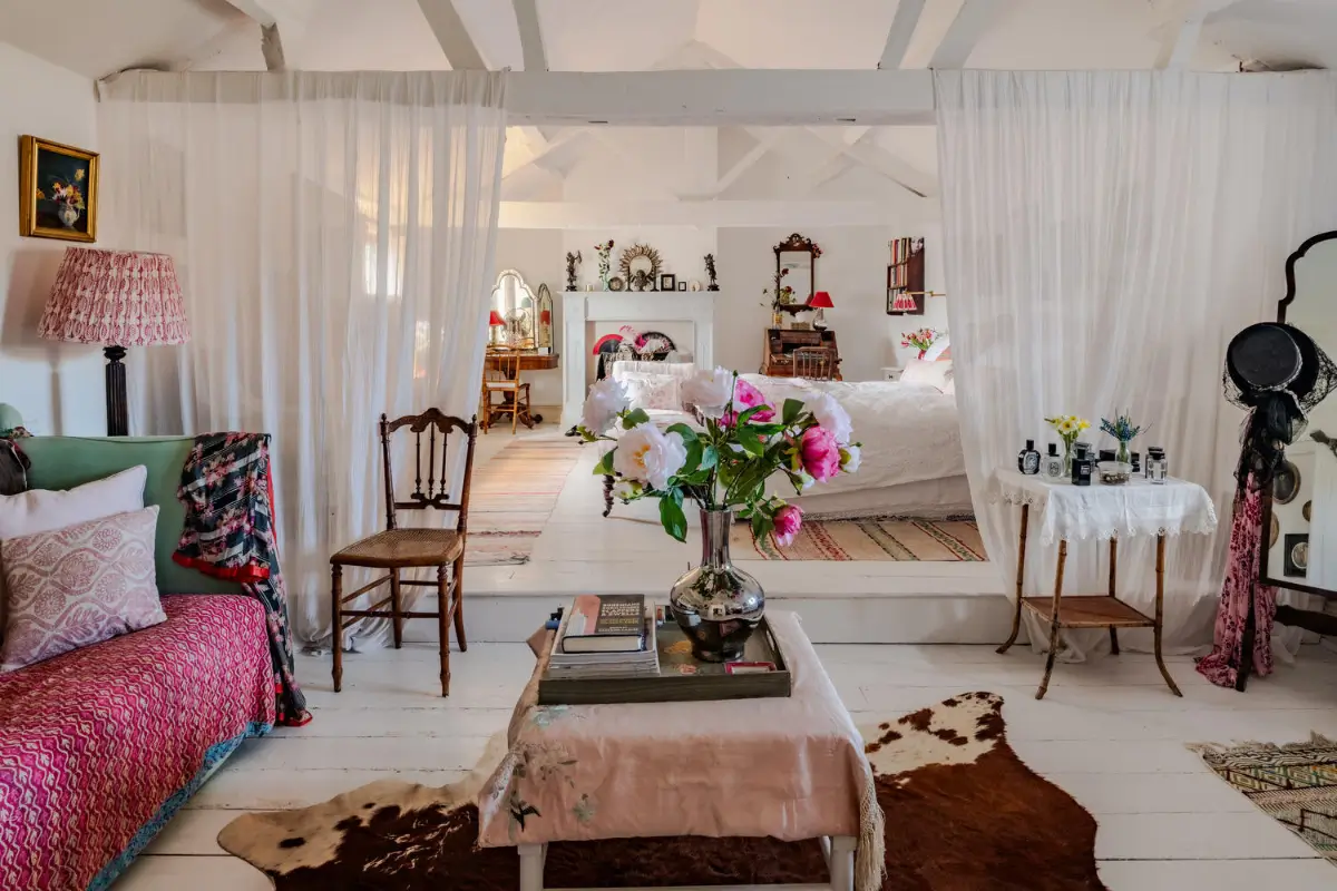 Cozy Pastel-Colored Interiors in a Georgian English Farmhouse 19 19th-century-georgian-farmhouse-wiltshire-cozy-interiors-nordroom