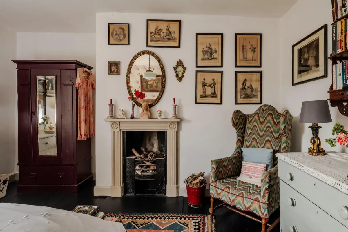Cozy Pastel-Colored Interiors in a Georgian English Farmhouse 26 19th-century-georgian-farmhouse-wiltshire-cozy-interiors-nordroom