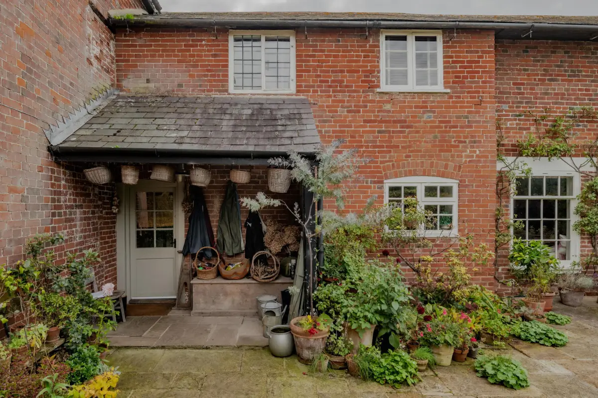 Cozy Pastel-Colored Interiors in a Georgian English Farmhouse 33 19th-century-georgian-farmhouse-wiltshire-cozy-interiors-nordroom