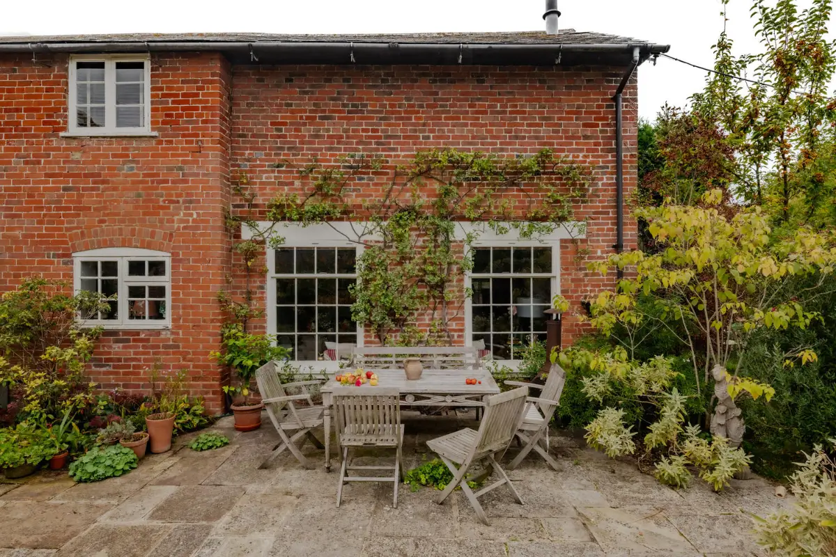 Cozy Pastel-Colored Interiors in a Georgian English Farmhouse 35 19th-century-georgian-farmhouse-wiltshire-cozy-interiors-nordroom