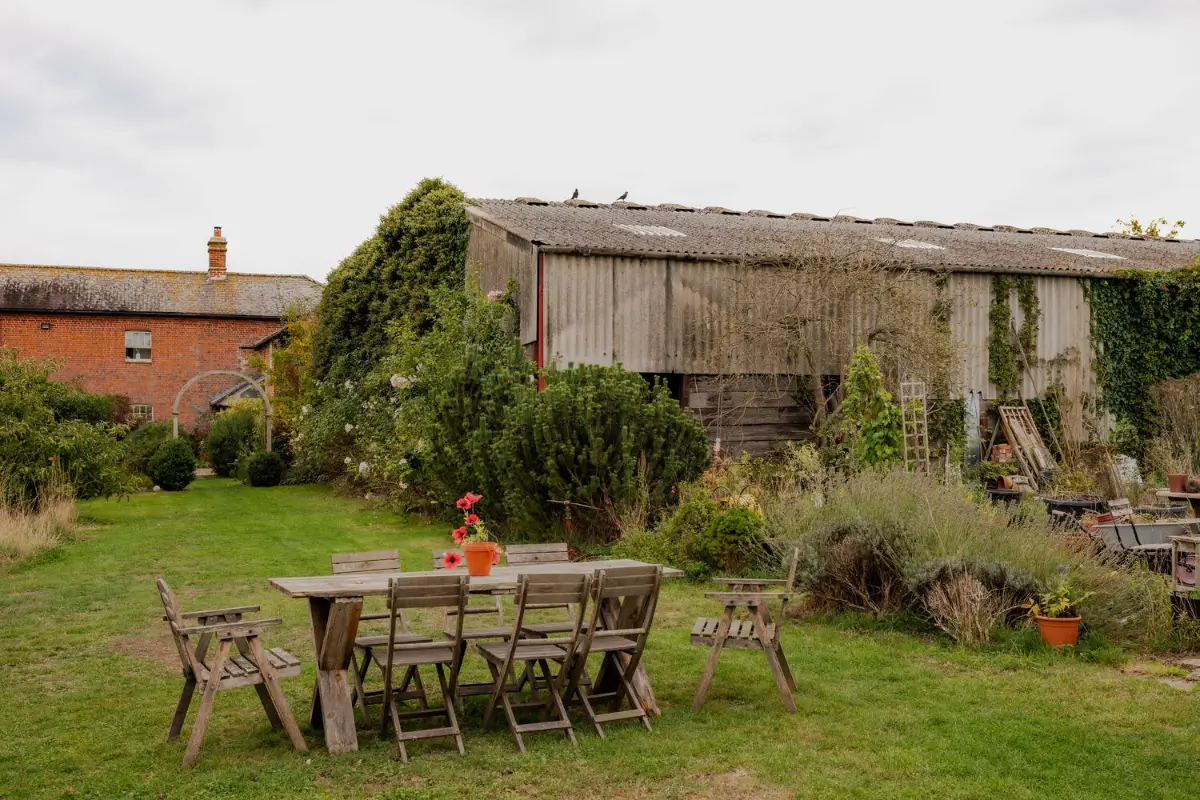 Cozy Pastel-Colored Interiors in a Georgian English Farmhouse 37 19th-century-georgian-farmhouse-wiltshire-cozy-interiors-nordroom