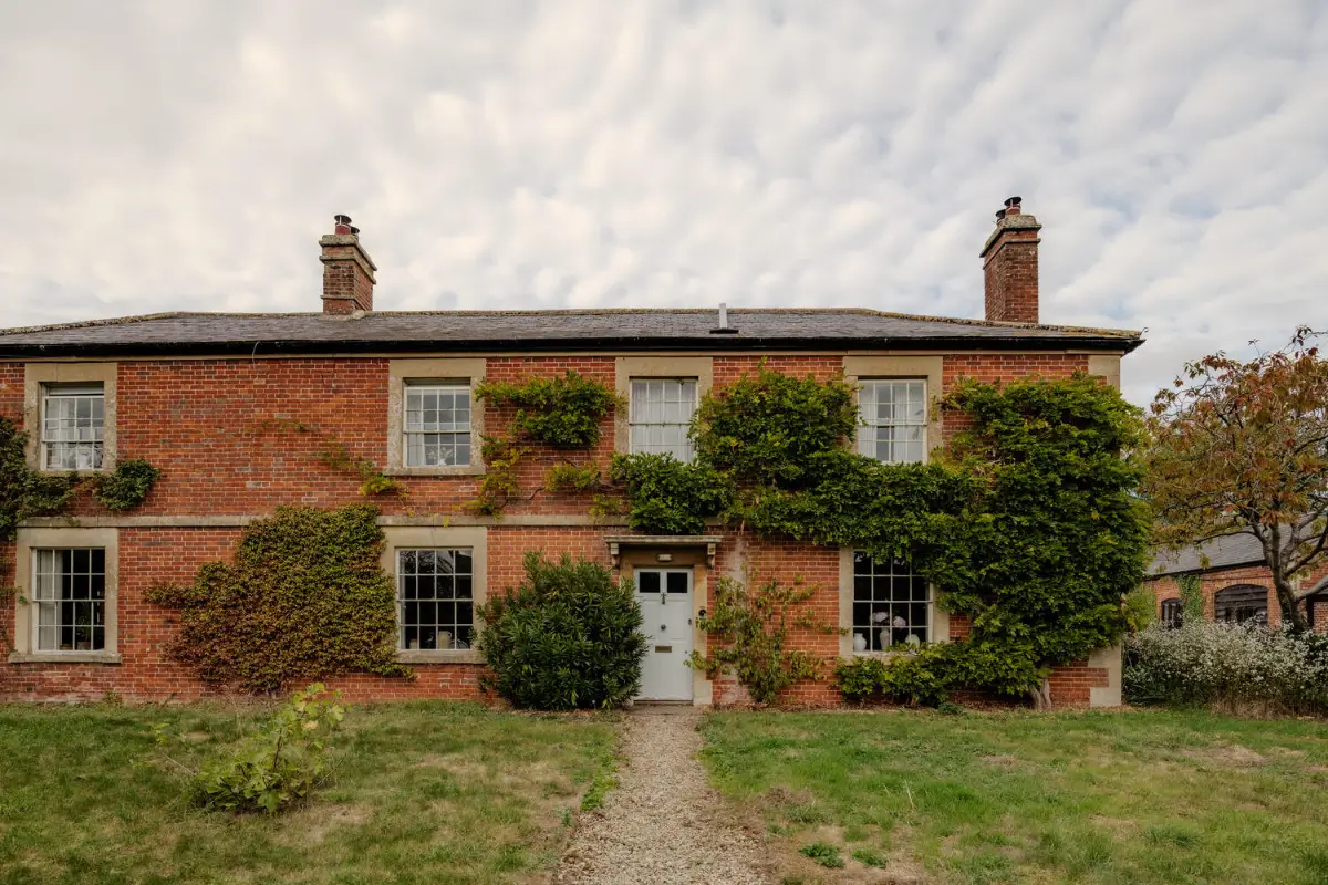 Cozy Pastel-Colored Interiors in a Georgian English Farmhouse 40 19th-century-georgian-farmhouse-wiltshire-cozy-interiors-nordroom