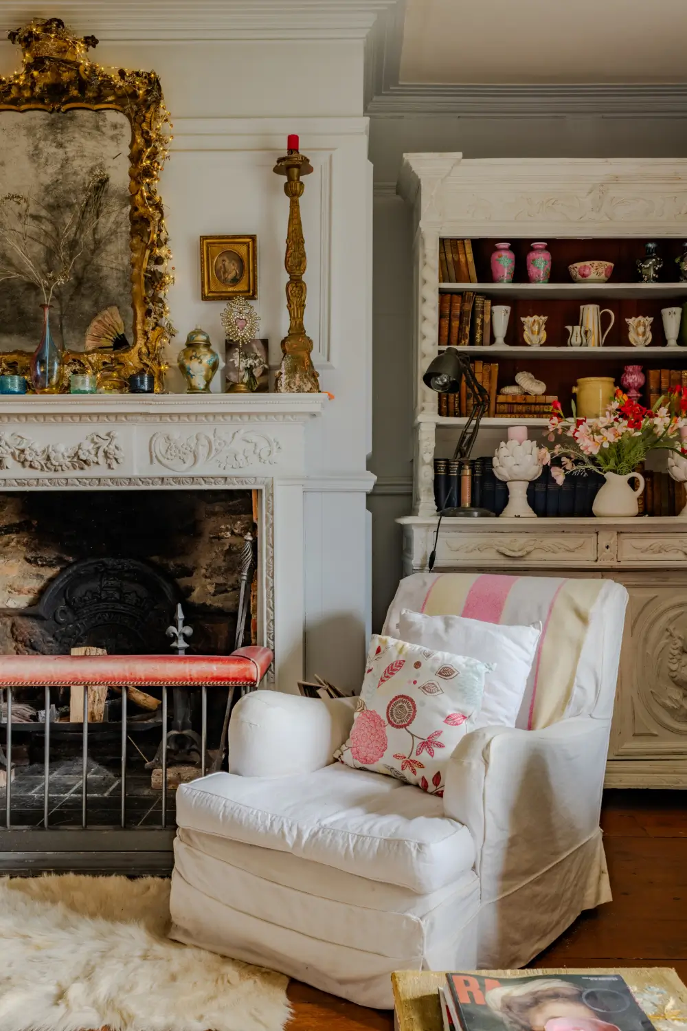 Cozy Pastel-Colored Interiors in a Georgian English Farmhouse 11 19th-century-georgian-farmhouse-wiltshire-cozy-interiors-nordroom