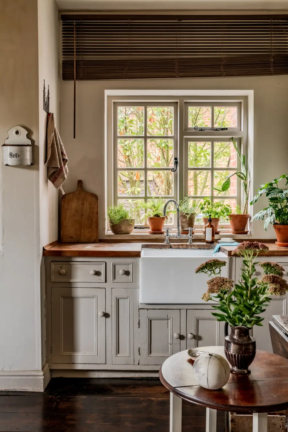 Cozy Pastel-Colored Interiors in a Georgian English Farmhouse 5 19th-century-georgian-farmhouse-wiltshire-cozy-interiors-nordroom