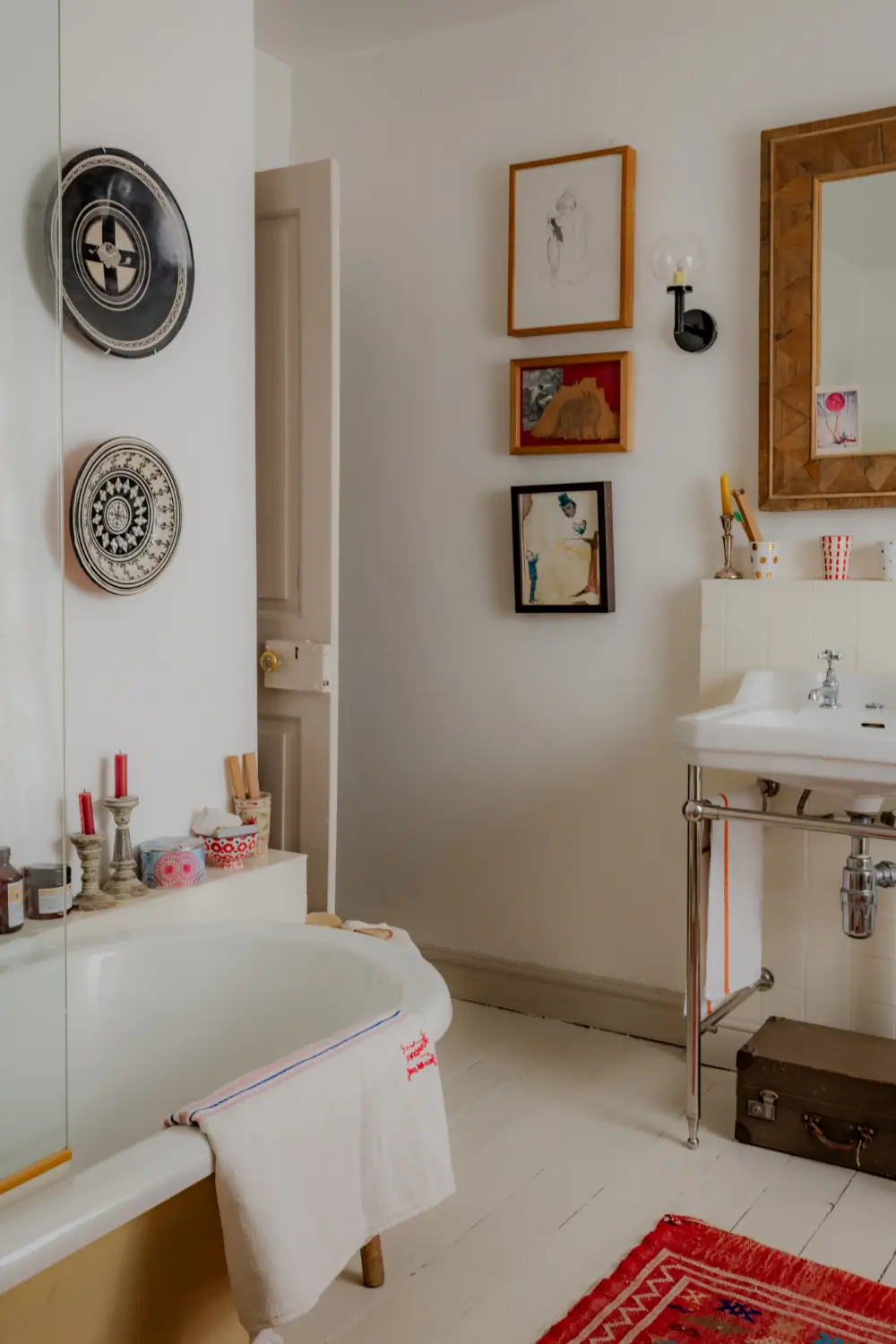 Cozy Pastel-Colored Interiors in a Georgian English Farmhouse 27 19th-century-georgian-farmhouse-wiltshire-cozy-interiors-nordroom