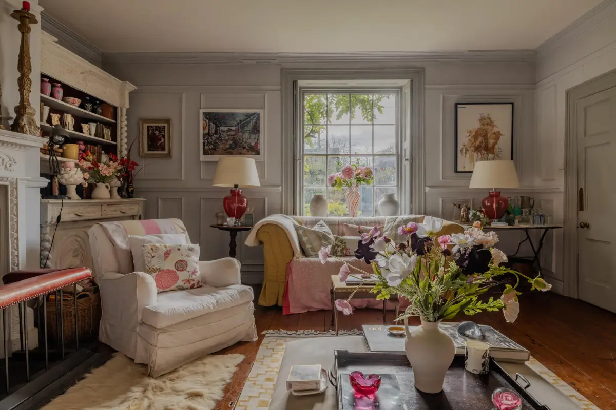 Cozy Pastel-Colored Interiors in a Georgian English Farmhouse 12 19th-century-georgian-farmhouse-wiltshire-cozy-interiors-nordroom