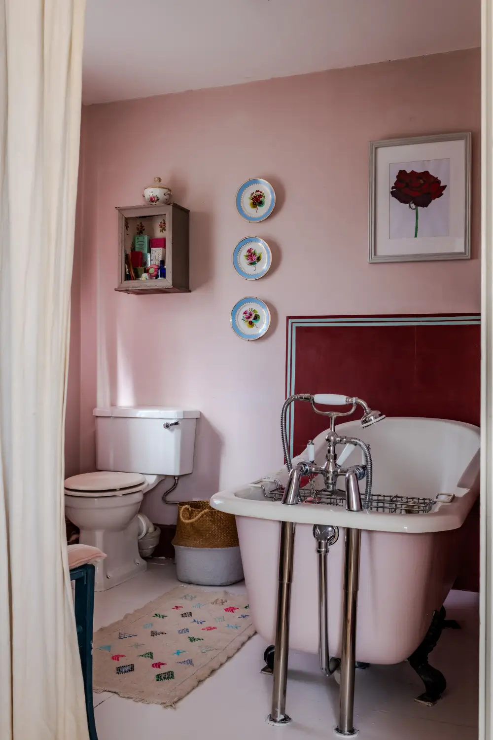 Cozy Pastel-Colored Interiors in a Georgian English Farmhouse 30 19th-century-georgian-farmhouse-wiltshire-cozy-interiors-nordroom