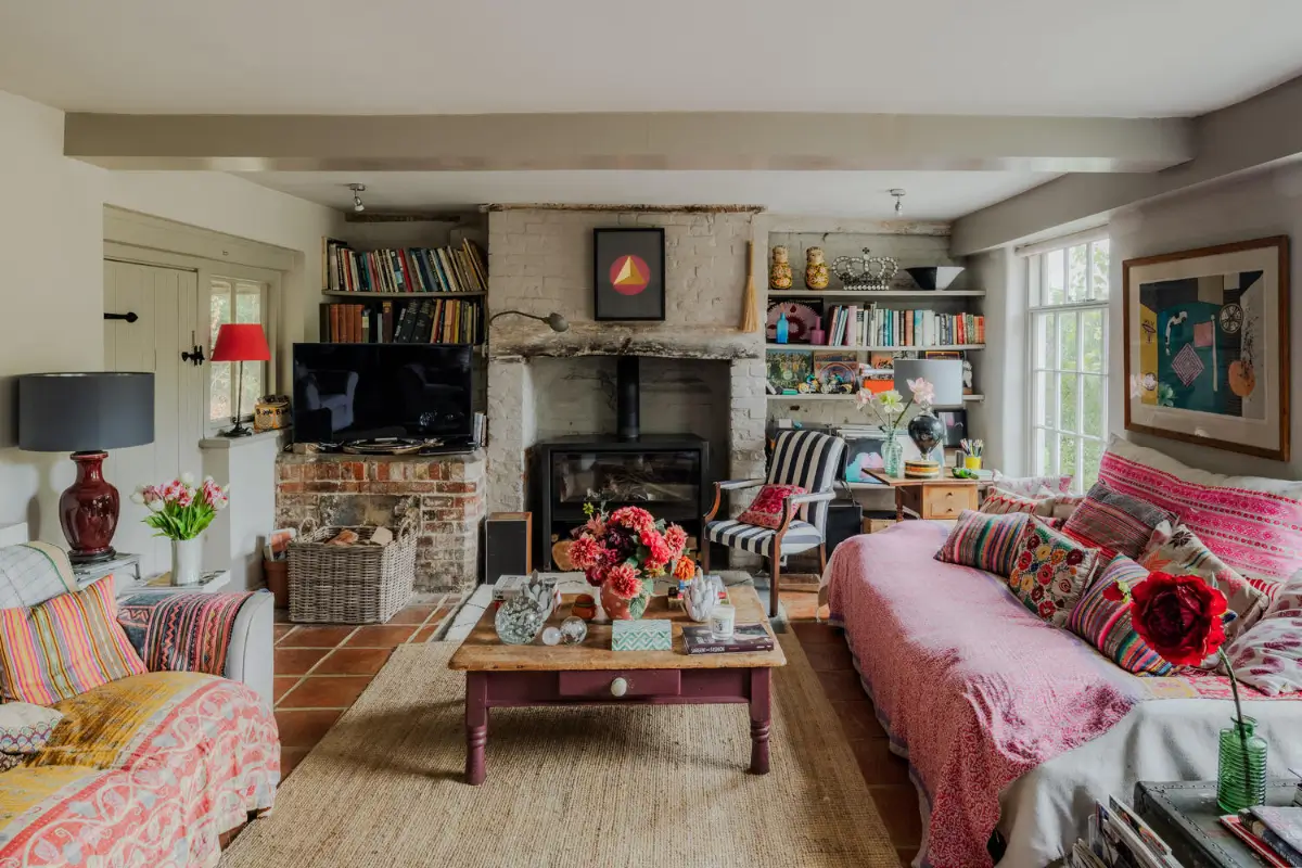 Cozy Pastel-Colored Interiors in a Georgian English Farmhouse 14 19th-century-georgian-farmhouse-wiltshire-cozy-interiors-nordroom