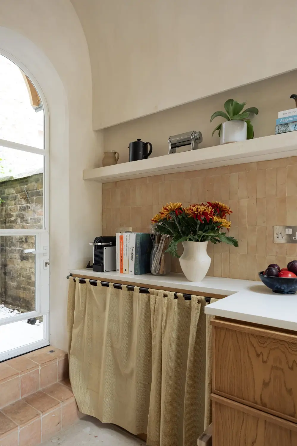 Arched Shapes, Period Details, and Color for a Victorian Family Home 31 arched-forms-light-filled-extended-19th-century-home-london