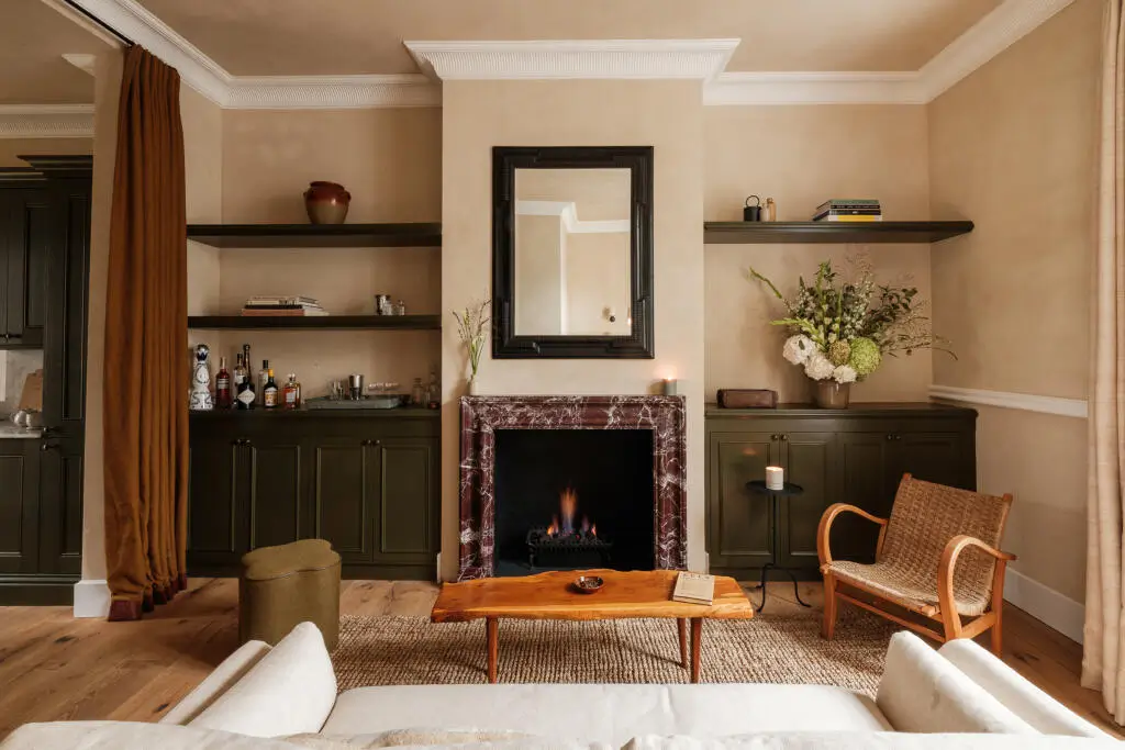 Warm Interiors and a Large Roof Terrace for a Notting Hill Duplex Apartment 2 calm-neutral-tones-duplex-apartment-period-building-london