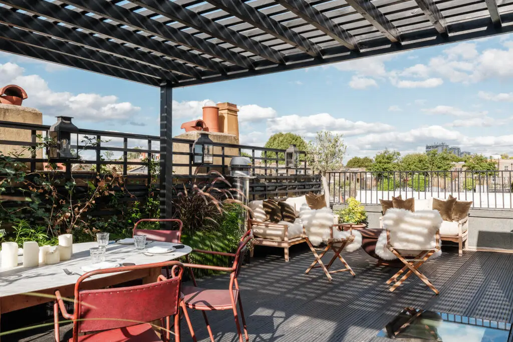 Warm Interiors and a Large Roof Terrace for a Notting Hill Duplex Apartment 11 calm-neutral-tones-duplex-apartment-period-building-london