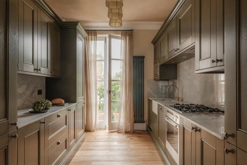Warm Interiors and a Large Roof Terrace for a Notting Hill Duplex Apartment 5 calm-neutral-tones-duplex-apartment-period-building-london