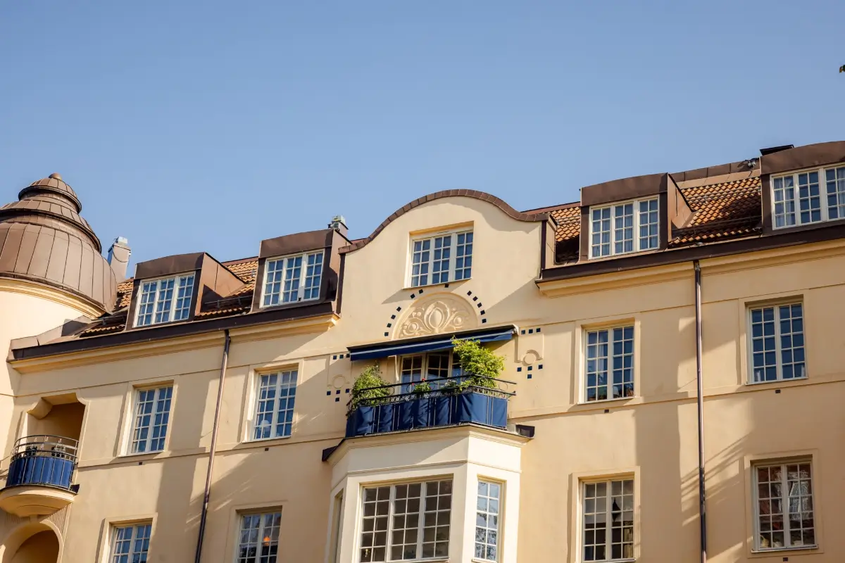 Cozy English Cottage-Style Interiors in an Early 20th-Century Stockholm Apartment 36 classic-interiors-blue-accents-stately-1910s-apartment-building-stockholm