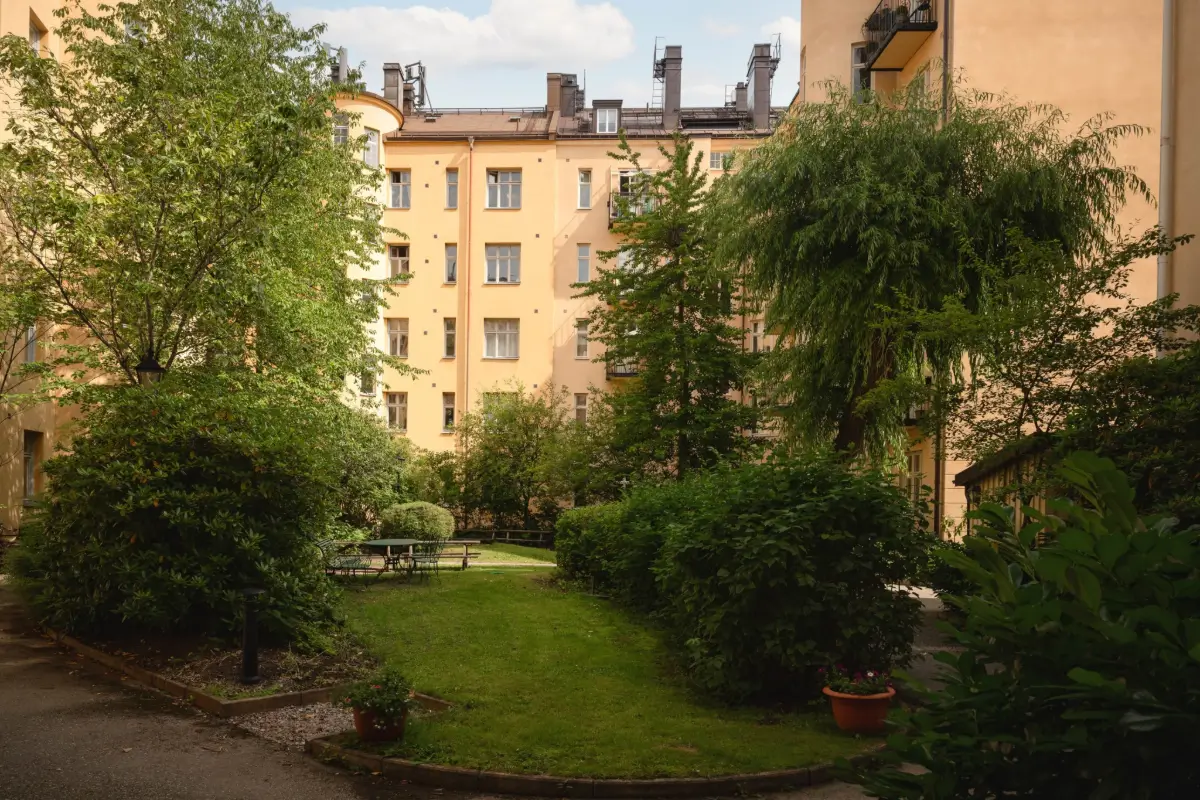 Cozy English Cottage-Style Interiors in an Early 20th-Century Stockholm Apartment 35 classic-interiors-blue-accents-stately-1910s-apartment-building-stockholm