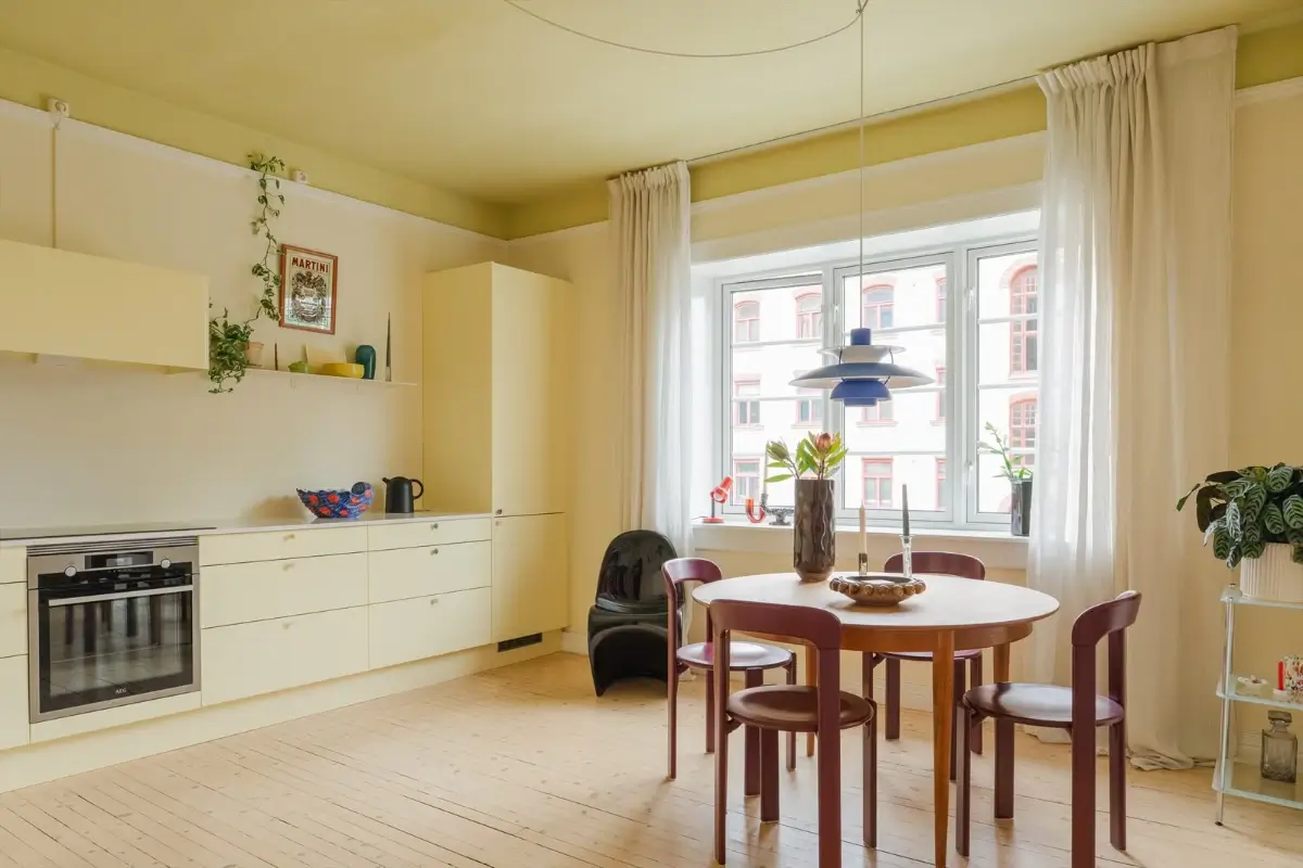 Painted Ceilings and 1930s Elements in a Colorful Oslo Apartment 10 colorful-1930s-apartment-oslo