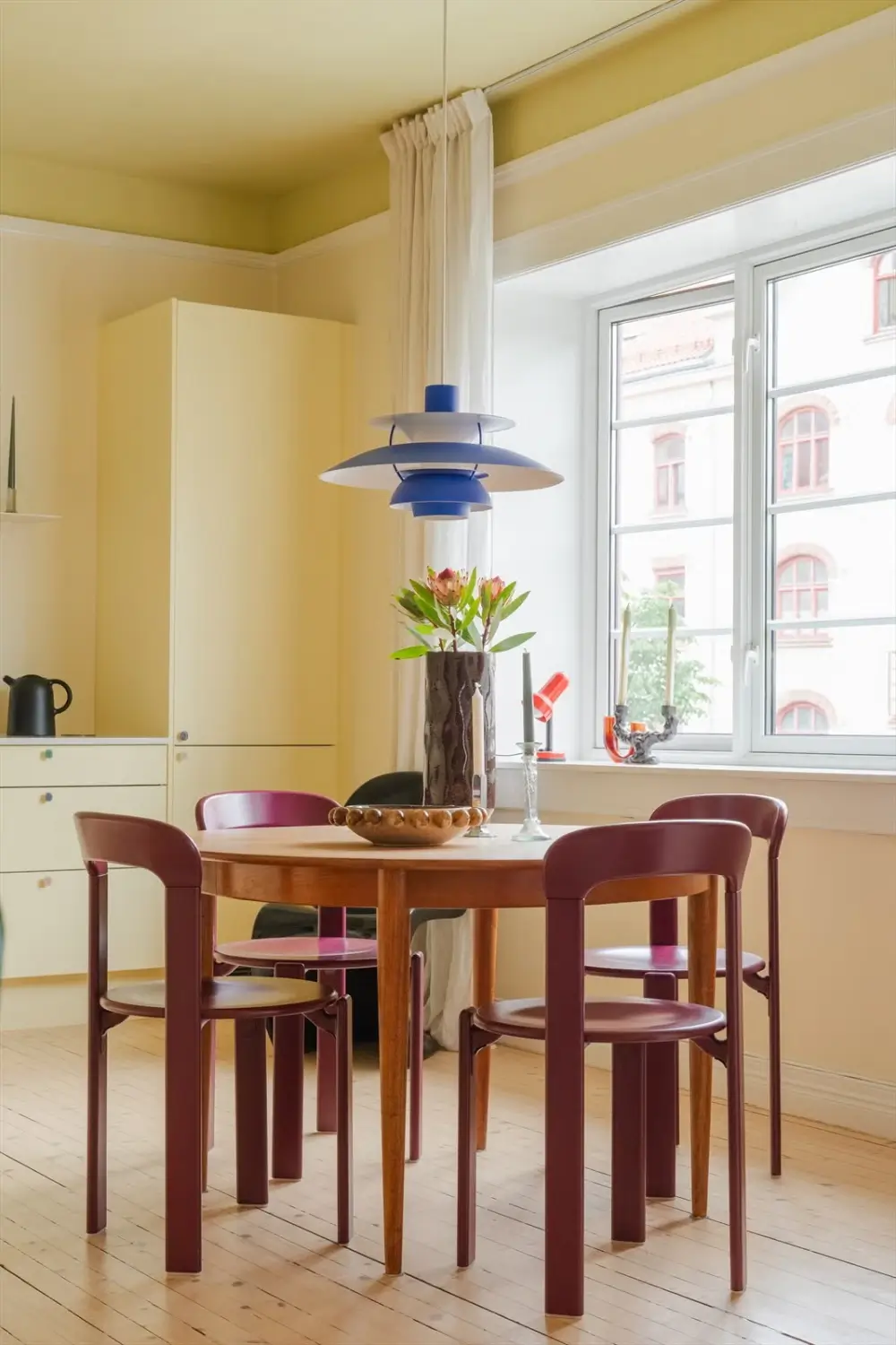 Painted Ceilings and 1930s Elements in a Colorful Oslo Apartment 11 colorful-1930s-apartment-oslo