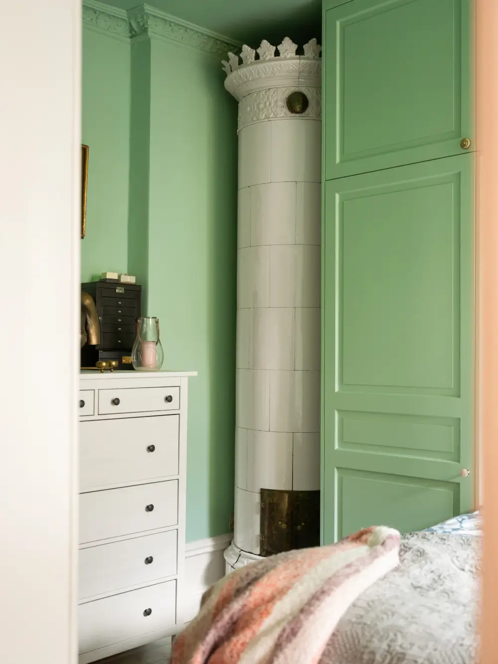 Colorful, Bohemian Interiors in a Turn-of-the-Century Stockholm Duplex 11 colorful-bohemian-duplex-apartment-stockholm