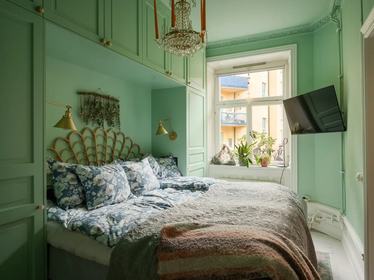 Colorful, Bohemian Interiors in a Turn-of-the-Century Stockholm Duplex 12 colorful-bohemian-duplex-apartment-stockholm