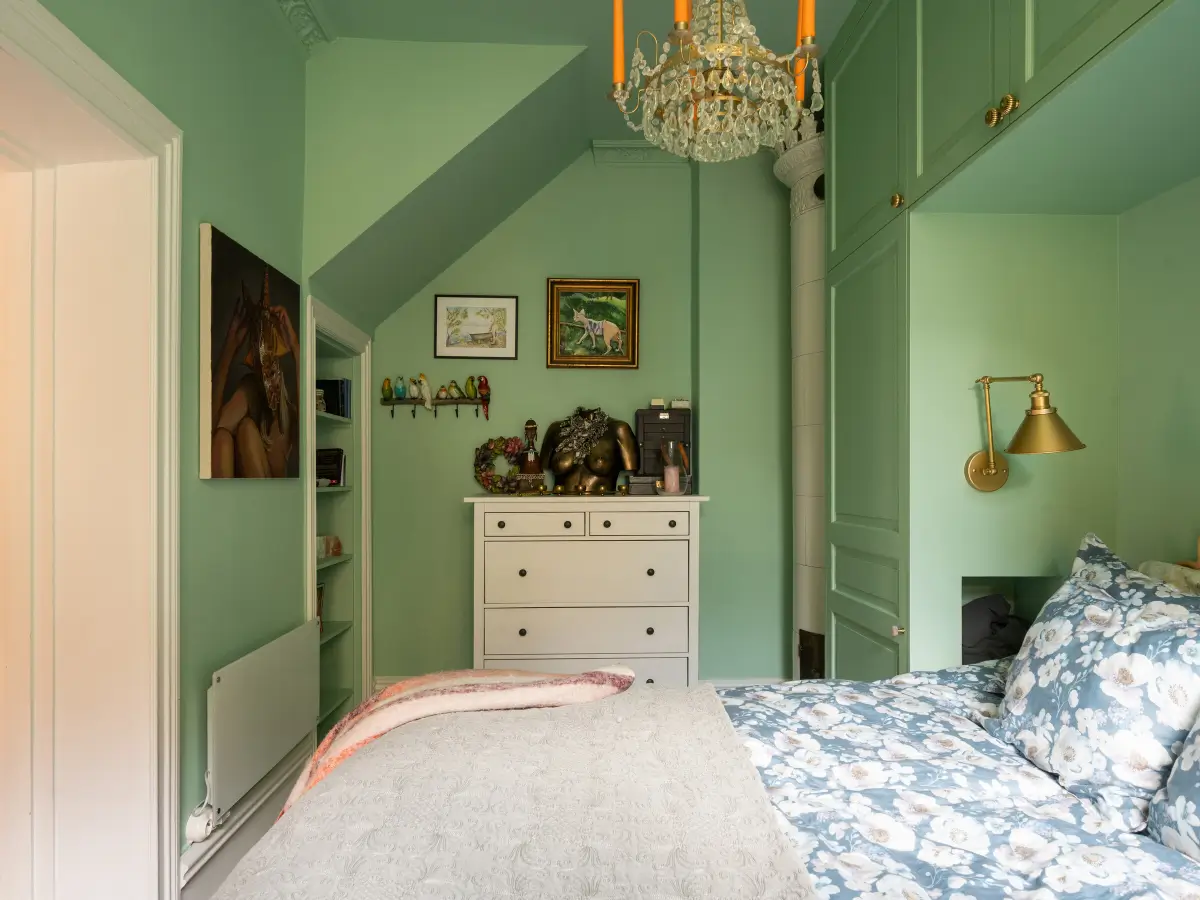 Colorful, Bohemian Interiors in a Turn-of-the-Century Stockholm Duplex 13 colorful-bohemian-duplex-apartment-stockholm