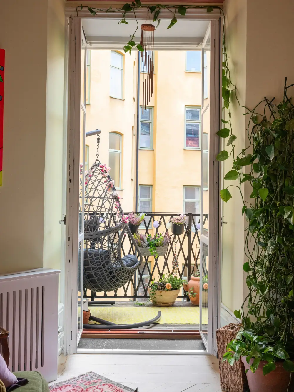 Colorful, Bohemian Interiors in a Turn-of-the-Century Stockholm Duplex 4 colorful-bohemian-duplex-apartment-stockholm