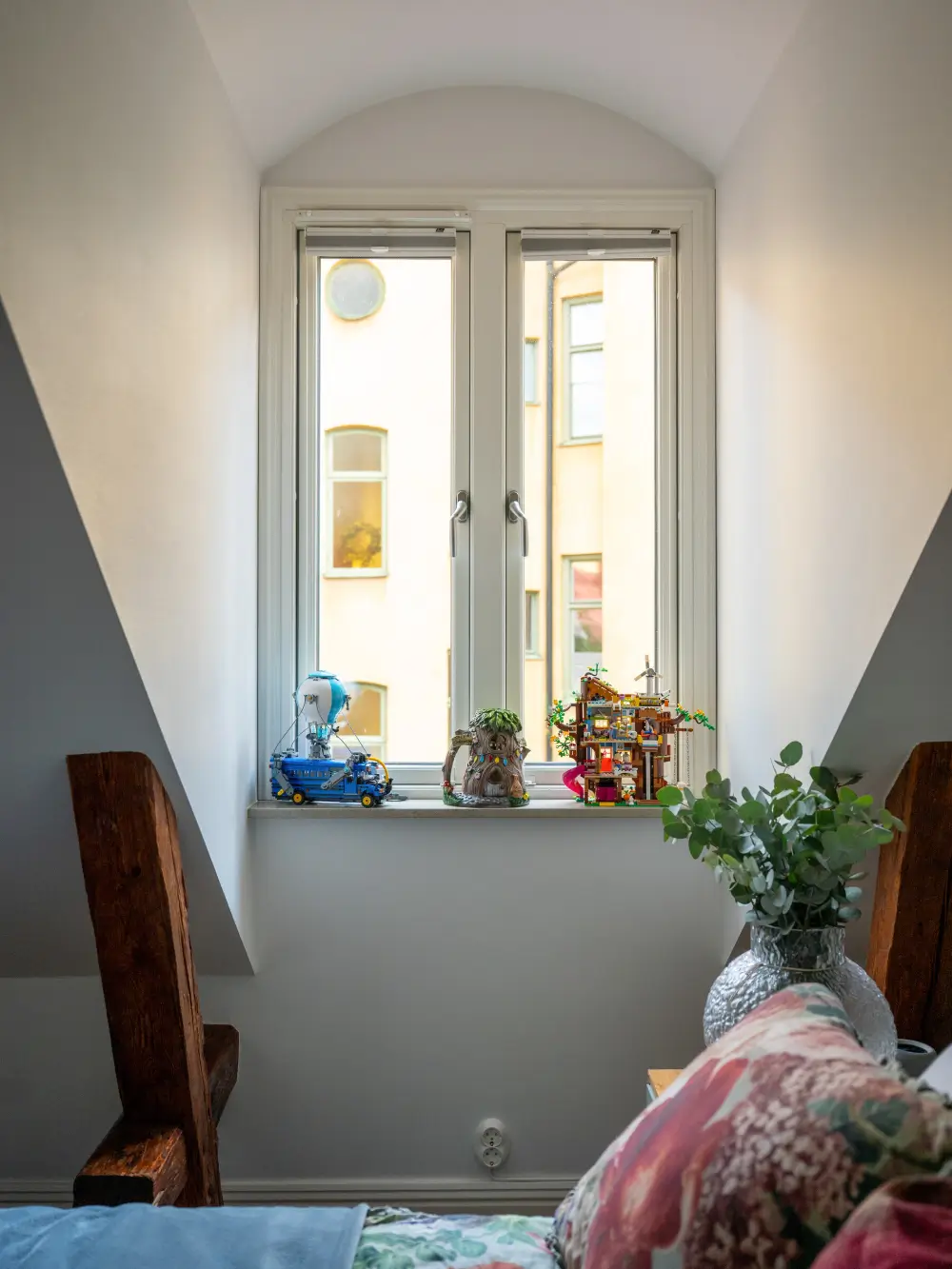 Colorful, Bohemian Interiors in a Turn-of-the-Century Stockholm Duplex 23 colorful-bohemian-duplex-apartment-stockholm