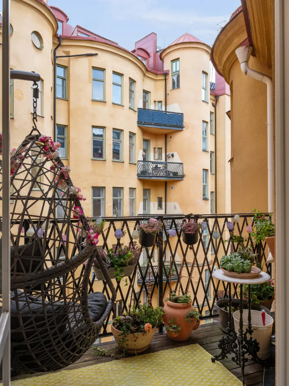 Colorful, Bohemian Interiors in a Turn-of-the-Century Stockholm Duplex 5 colorful-bohemian-duplex-apartment-stockholm