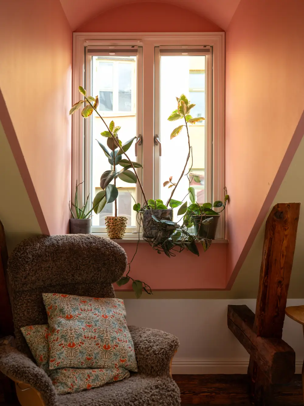 Colorful, Bohemian Interiors in a Turn-of-the-Century Stockholm Duplex 21 colorful-bohemian-duplex-apartment-stockholm