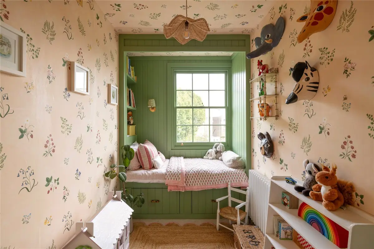 Color and Wallpaper in a Renovated Victorian Family Home in London 21 colorful-victorian-family-home-primrose-hill-london