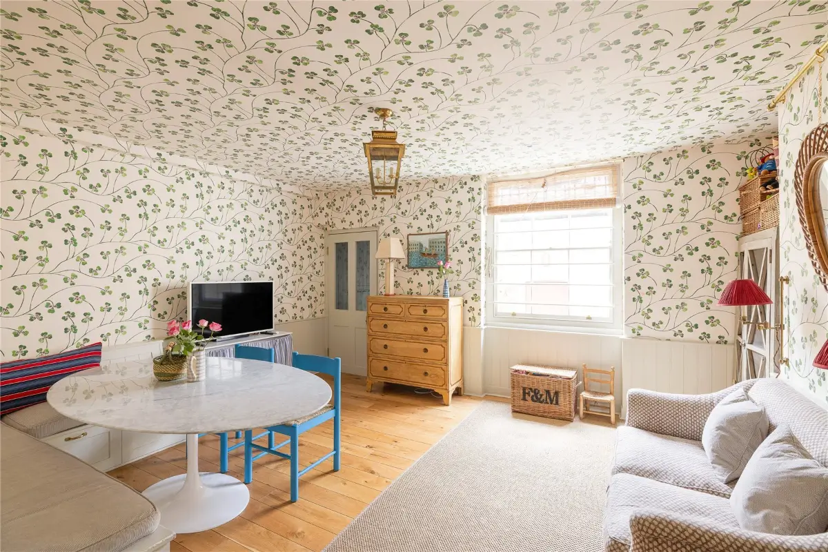 Color and Wallpaper in a Renovated Victorian Family Home in London 11 colorful-victorian-family-home-primrose-hill-london