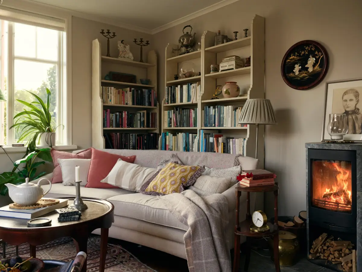 Cozy Interiors with Antiques and Art in an Art Nouveau Stockholm Apartment 2 cozy-apartment-large-windows-art-nouveau-building-gamla-enskede-stockholm-nordroom