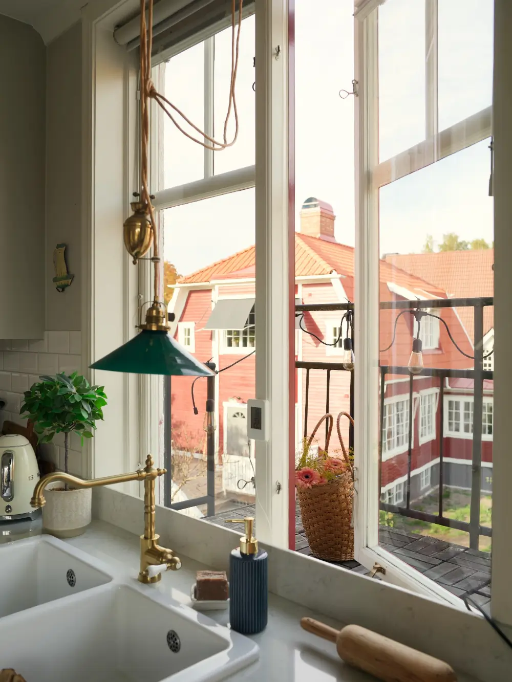 Cozy Interiors with Antiques and Art in an Art Nouveau Stockholm Apartment 13 cozy-apartment-large-windows-art-nouveau-building-gamla-enskede-stockholm-nordroom