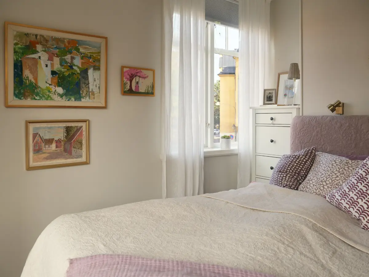 Cozy Interiors with Antiques and Art in an Art Nouveau Stockholm Apartment 19 cozy-apartment-large-windows-art-nouveau-building-gamla-enskede-stockholm-nordroom