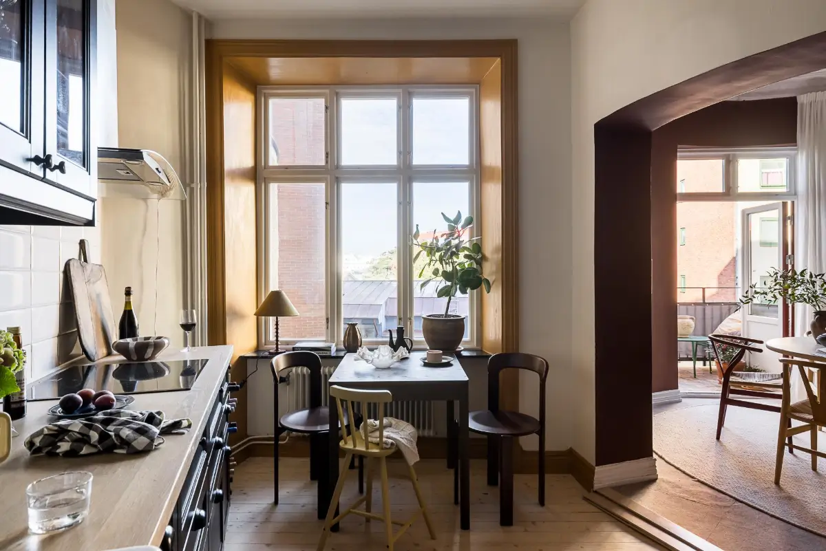 A Round Dining Room in a Turn-of-the-Century Family Apartment 20 cozy-early-20th-century-family-apartment-sweden