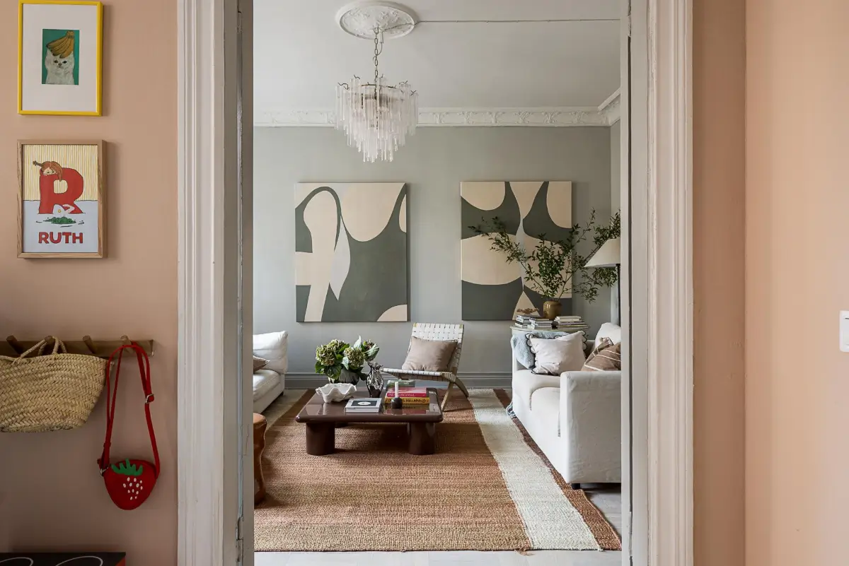 A Round Dining Room in a Turn-of-the-Century Family Apartment 9 cozy-early-20th-century-family-apartment-sweden