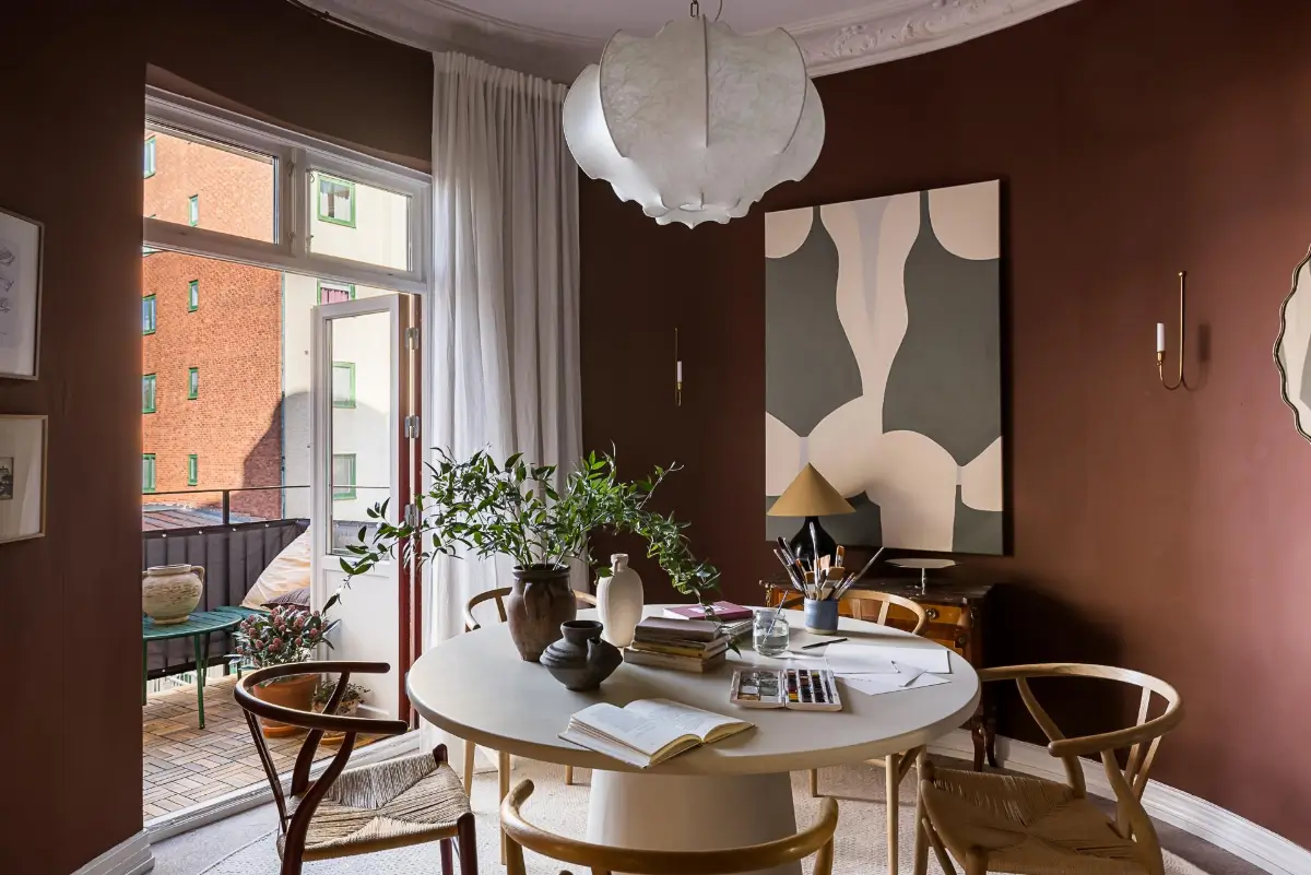 A Round Dining Room in a Turn-of-the-Century Family Apartment 28 cozy-early-20th-century-family-apartment-sweden