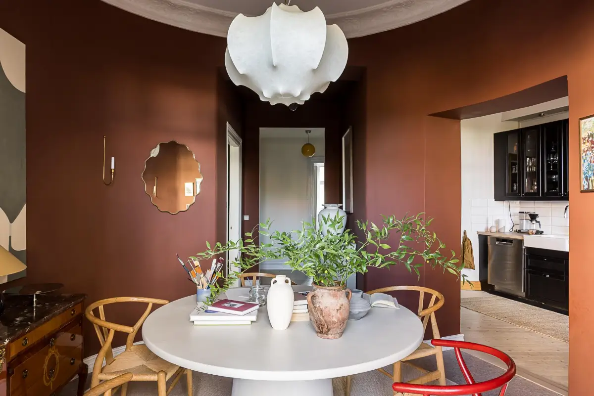 A Round Dining Room in a Turn-of-the-Century Family Apartment 32 cozy-early-20th-century-family-apartment-sweden
