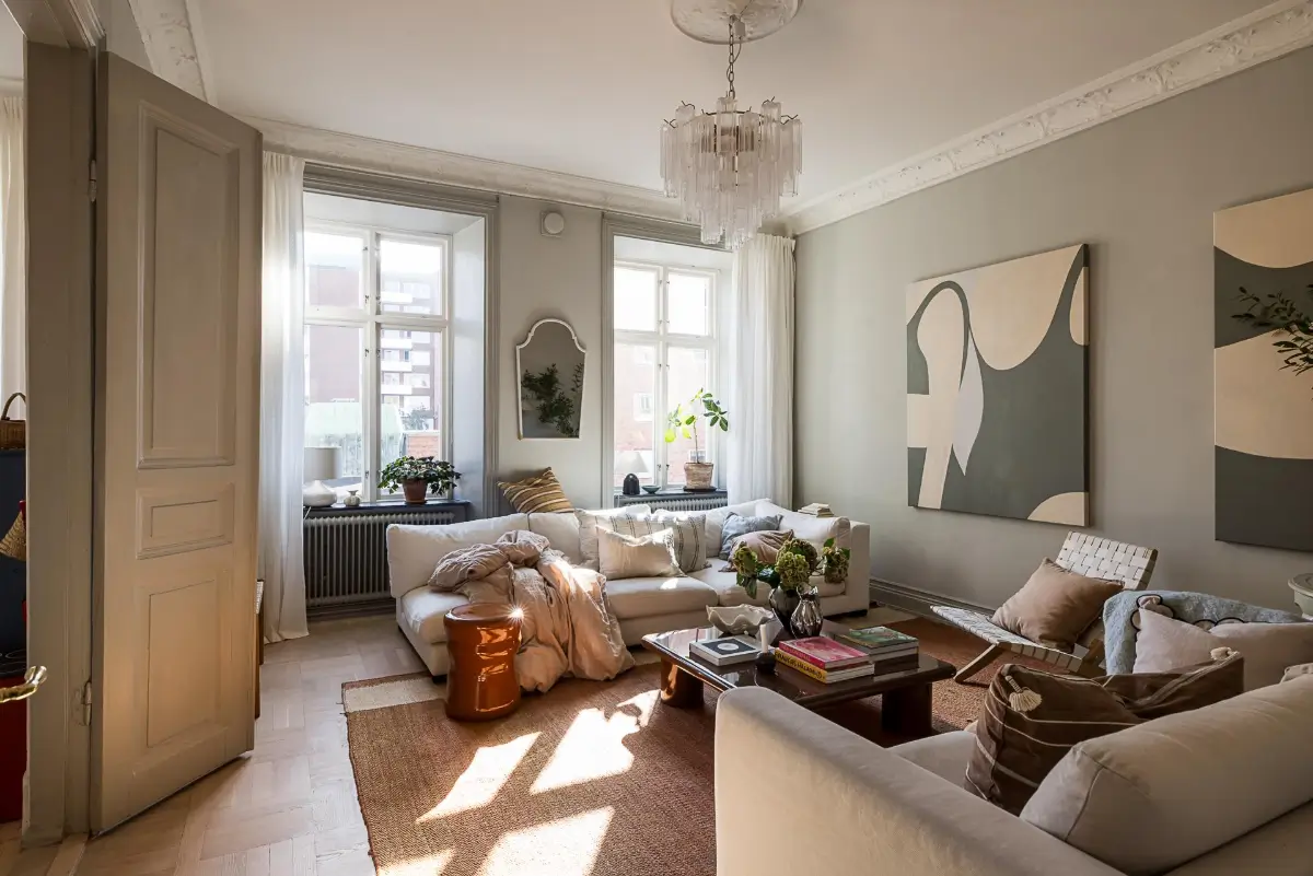 A Round Dining Room in a Turn-of-the-Century Family Apartment 3 cozy-early-20th-century-family-apartment-sweden