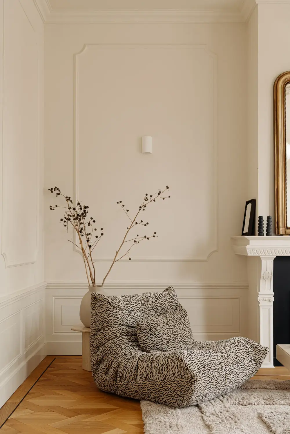 A Classic Amsterdam Canal House with a Light Blue Kitchen and a Secluded Garden 7 luxurious-canal-house-amsterdam