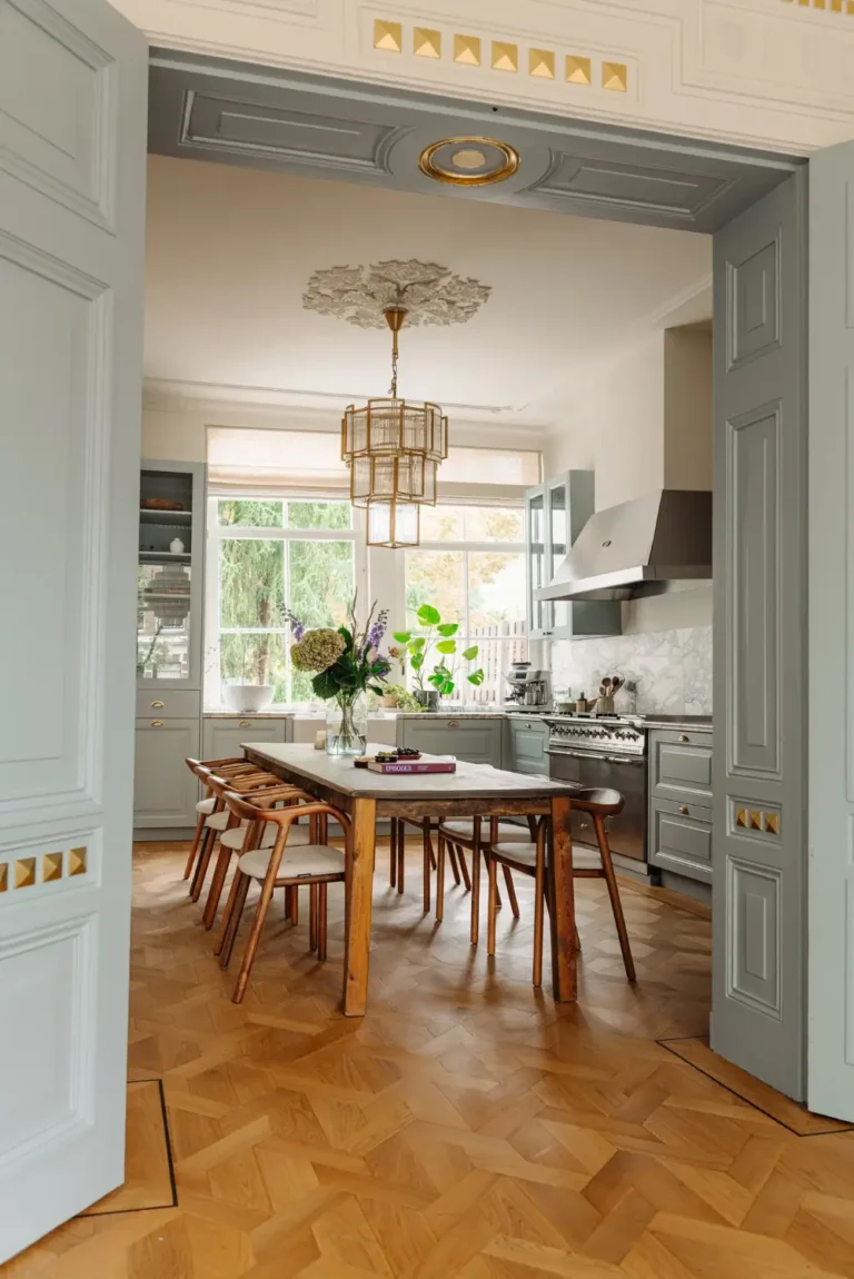 luxurious-canal-house-amsterdam