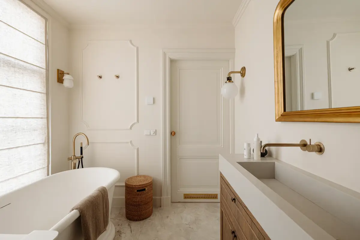 A Classic Amsterdam Canal House with a Light Blue Kitchen and a Secluded Garden 35 luxurious-canal-house-amsterdam