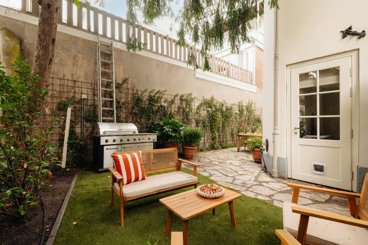 A Classic Amsterdam Canal House with a Light Blue Kitchen and a Secluded Garden 20 luxurious-canal-house-amsterdam