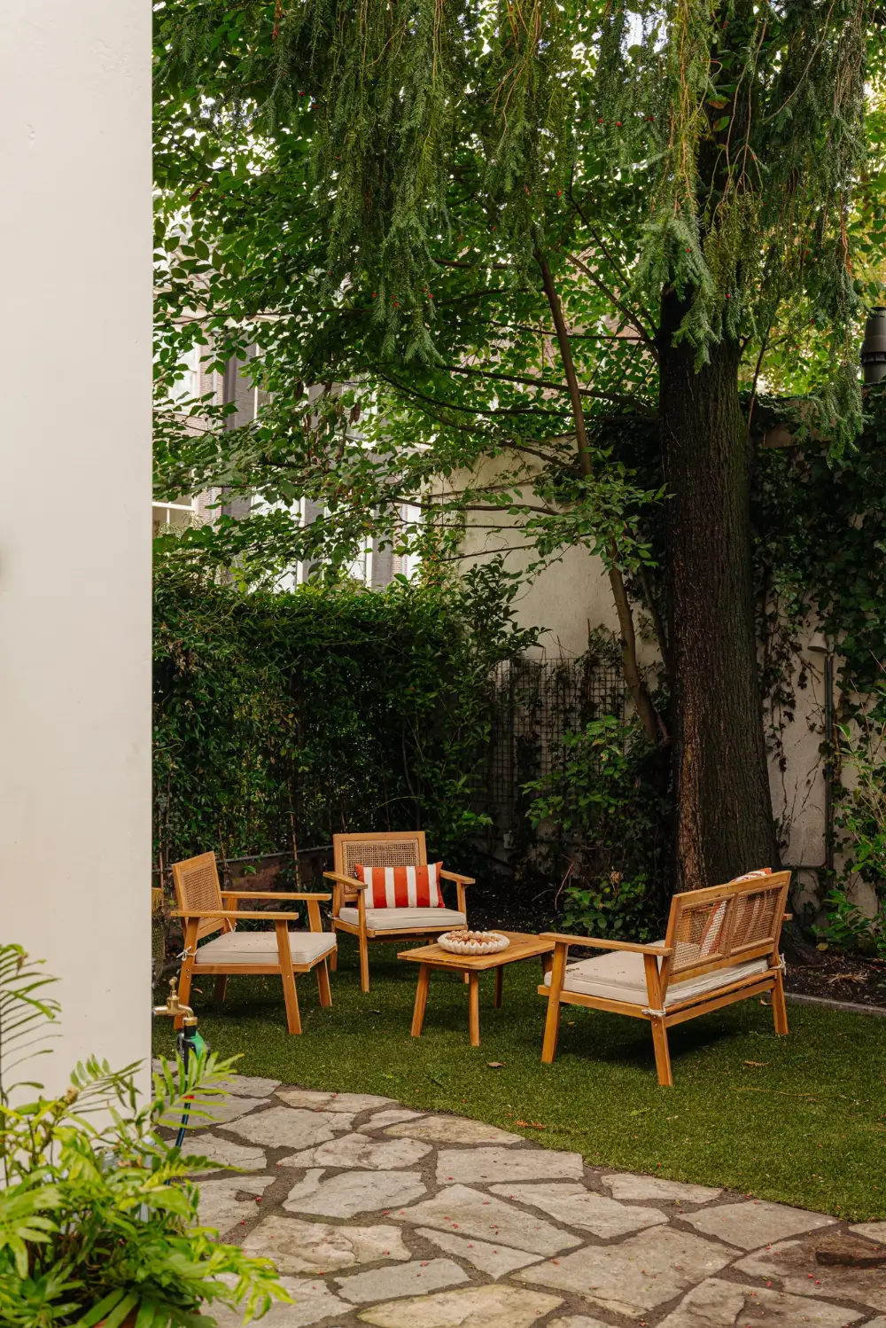 A Classic Amsterdam Canal House with a Light Blue Kitchen and a Secluded Garden 21 luxurious-canal-house-amsterdam