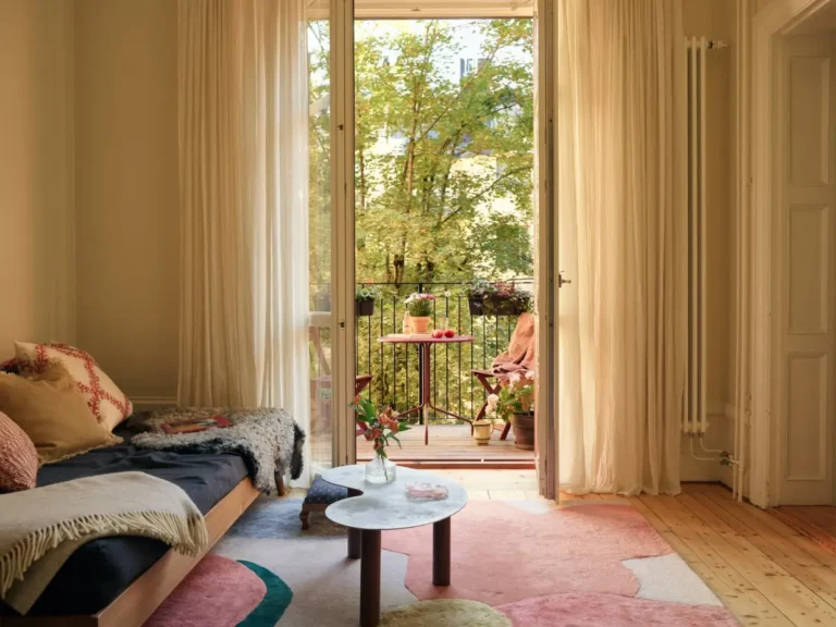 original-charm-early-20th-century-scandinavian-apartment-nordroom