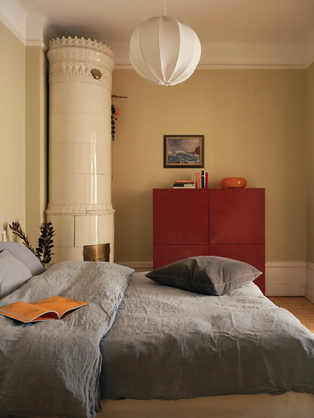 Serene Rooms in a Row with Color Accents in an Early 20th-Century Apartment 26 original-charm-early-20th-century-scandinavian-apartment-nordroom