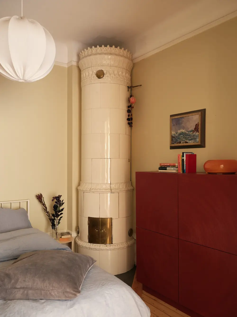 Serene Rooms in a Row with Color Accents in an Early 20th-Century Apartment 27 original-charm-early-20th-century-scandinavian-apartment-nordroom