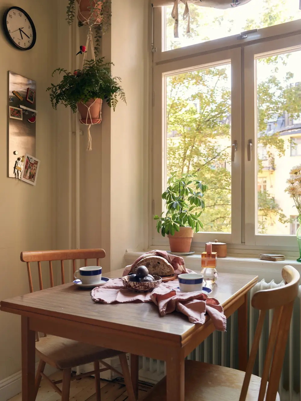 Serene Rooms in a Row with Color Accents in an Early 20th-Century Apartment 16 original-charm-early-20th-century-scandinavian-apartment-nordroom