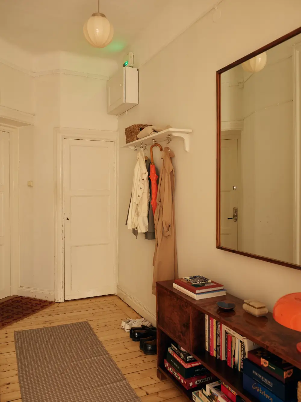 Serene Rooms in a Row with Color Accents in an Early 20th-Century Apartment 31 original-charm-early-20th-century-scandinavian-apartment-nordroom