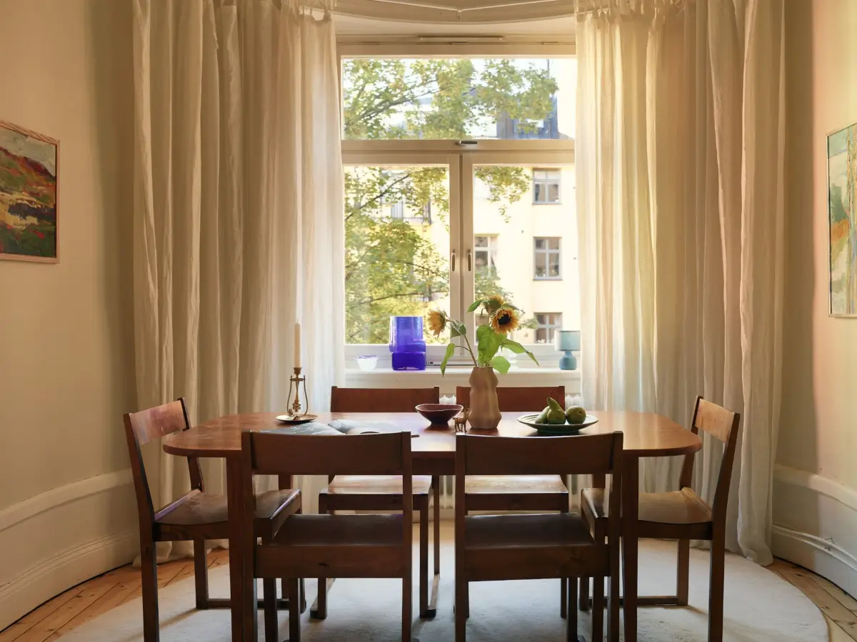 Serene Rooms in a Row with Color Accents in an Early 20th-Century Apartment 2 original-charm-early-20th-century-scandinavian-apartment-nordroom