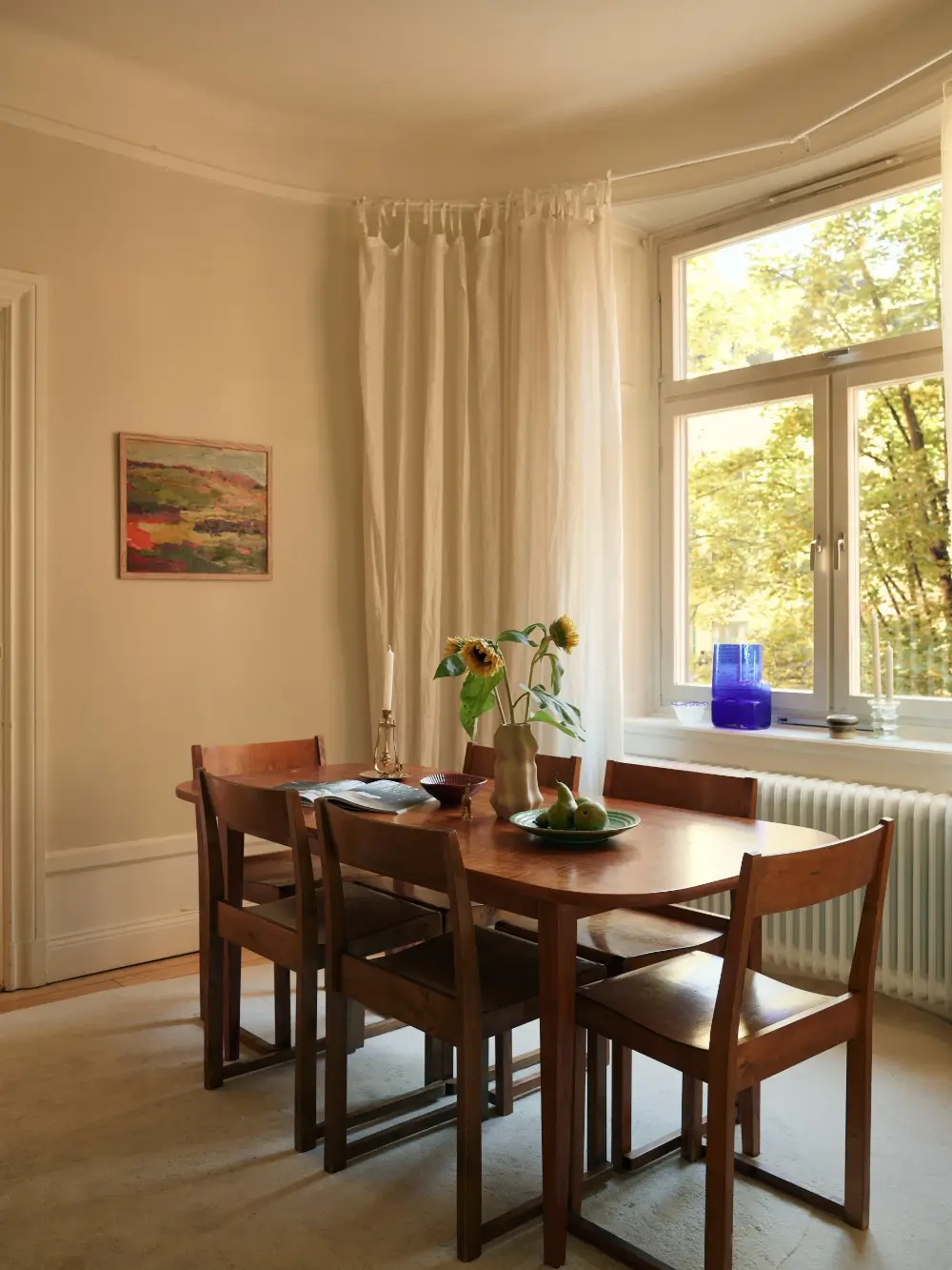 Serene Rooms in a Row with Color Accents in an Early 20th-Century Apartment 3 original-charm-early-20th-century-scandinavian-apartment-nordroom