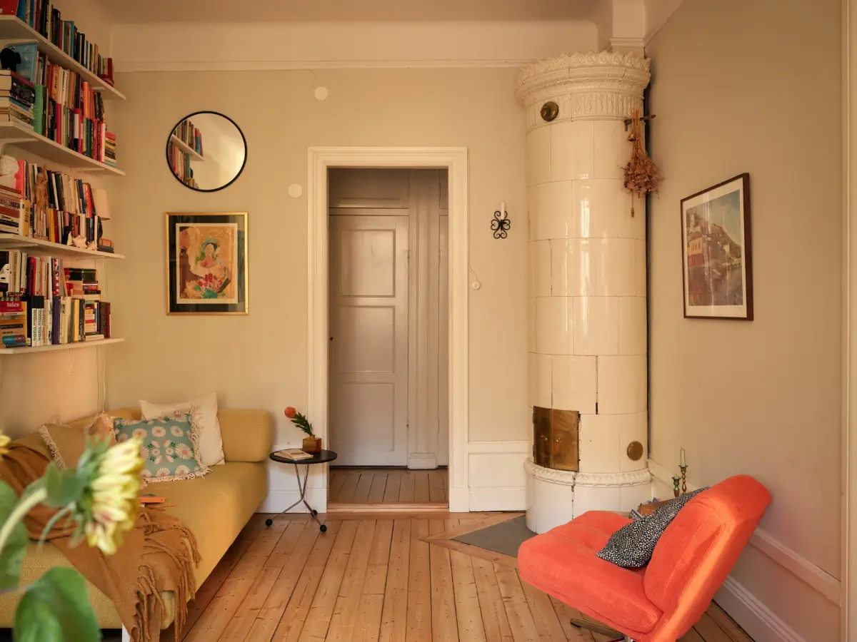 Serene Rooms in a Row with Color Accents in an Early 20th-Century Apartment 6 original-charm-early-20th-century-scandinavian-apartment-nordroom